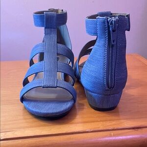 Array Women's Blue Strappy Sandals